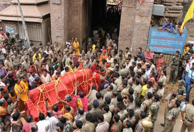 Daru Sagadi entering Jagannath Temple via North Gate