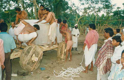 Daitapati loading Daru on Sagadi
