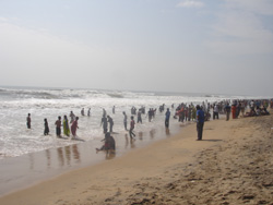 Devotees taking bath at Puri Beach Devotees taking bath at Puri Beach