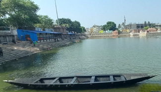 Boat @ Narendra Tank